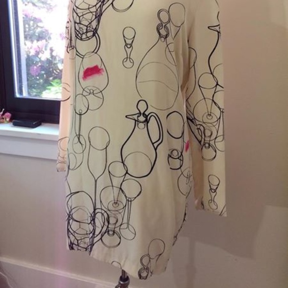 Mini dress with wine & lipstick theme - Picture 4 of 8